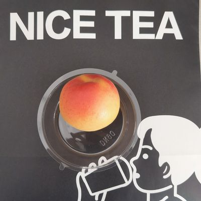 Préparation d'un échantillon gratuit de PET/RPET en plastique à dôme plat, couvercles à insertion en diamant pour tasse à boisson froide