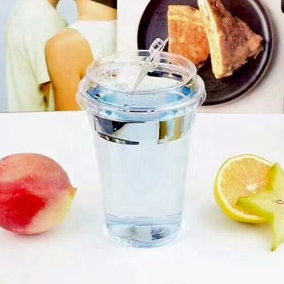 Préparation d'un échantillon gratuit de PET/RPET en plastique à dôme plat, couvercles à insertion en diamant pour tasse à boisson froide