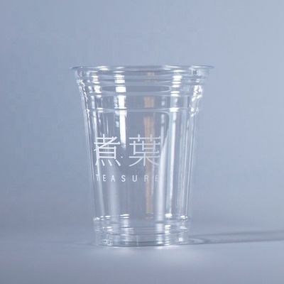 Une tasse en plastique avec couvercle 12 oz 16 oz 20 oz