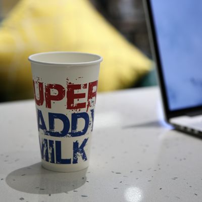 Coupe de papier mural unique pour boissons chaudes jetables et fabriquées à partir de papier alimentaire